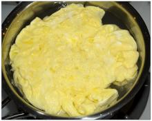Microwaved Creamy Scrambled Eggs